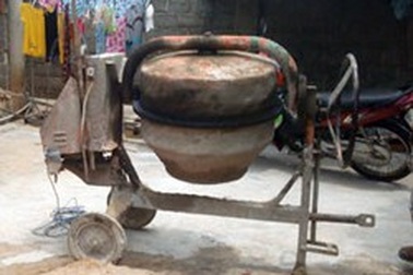 Máy trộn hồ rò điện, nữ phụ hồ tử vong