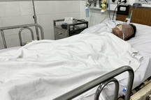 Người đàn ông ở TPHCM thủng dạ dày nguy kịch, một mình nằm viện ngày Noel