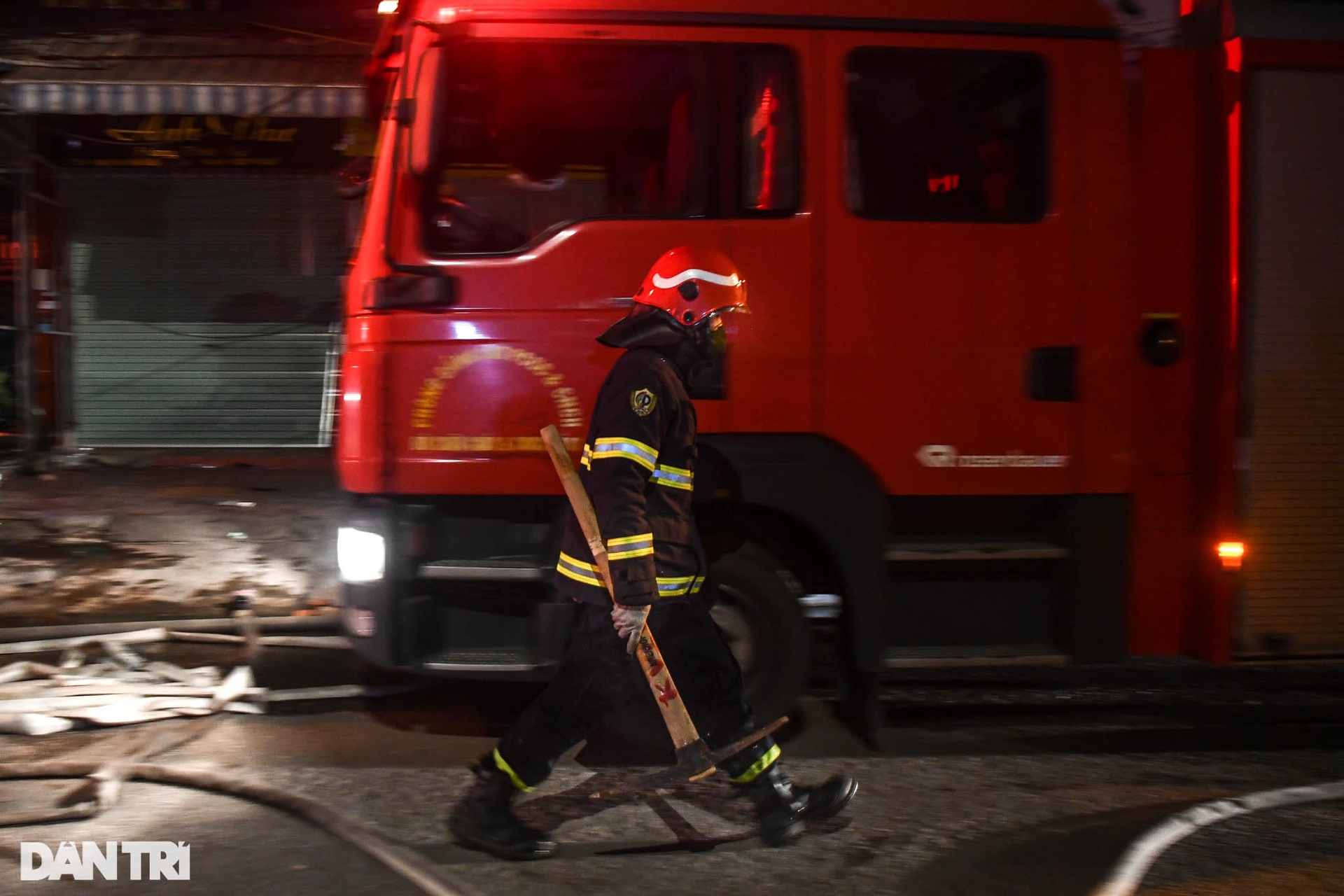 Hiện trường vụ cháy gần chợ Ninh Hiệp, nhiều tấn hàng Tết đã hóa thành tro - 12