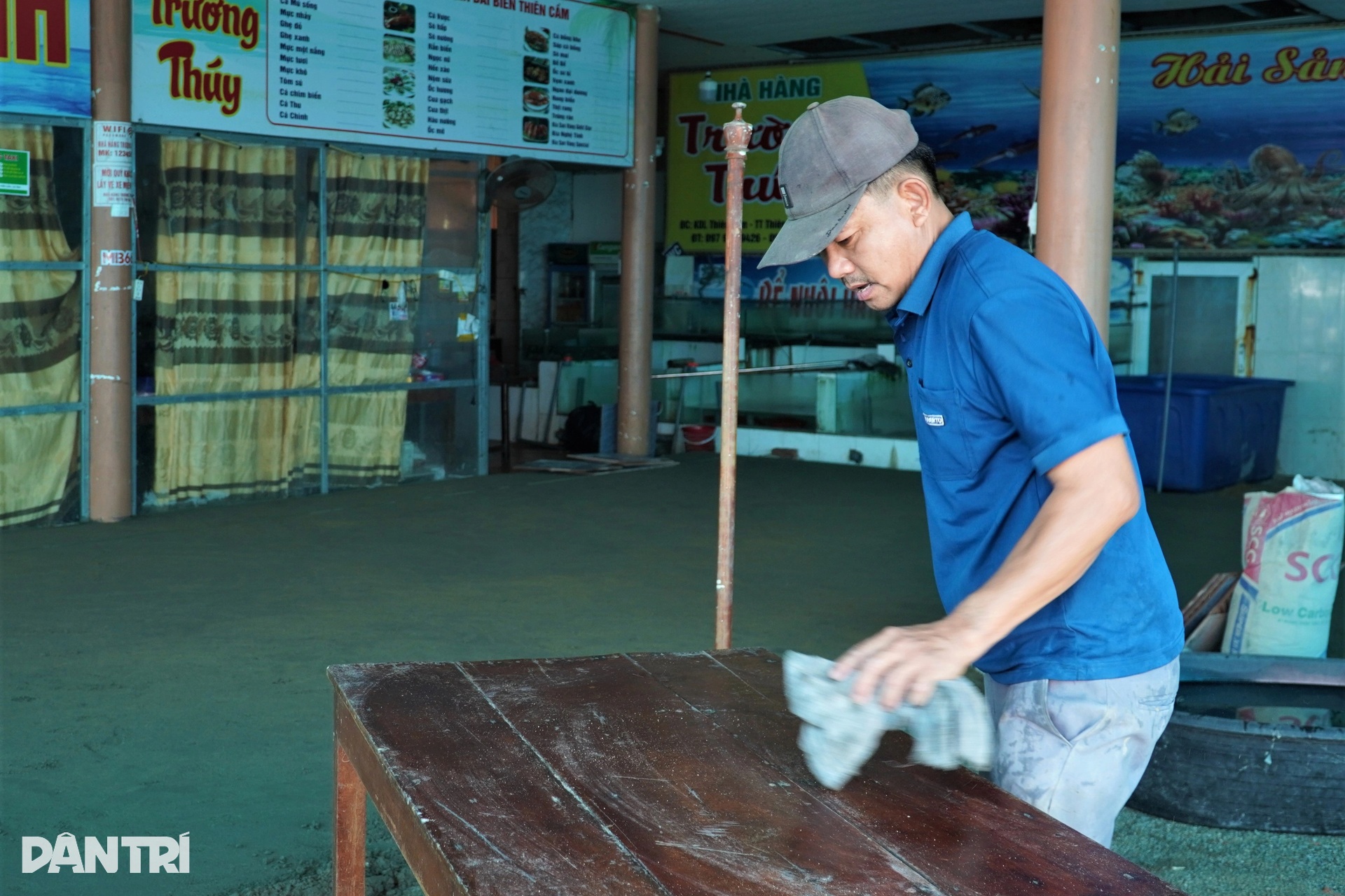 Biển Thiên Cầm vẫn tan tác, ngổn ngang sau bão lũ dồn dập - 4