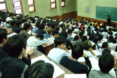 Yêu cầu các trường đại học báo cáo tình hình việc làm của sinh viên sau tốt nghiệp