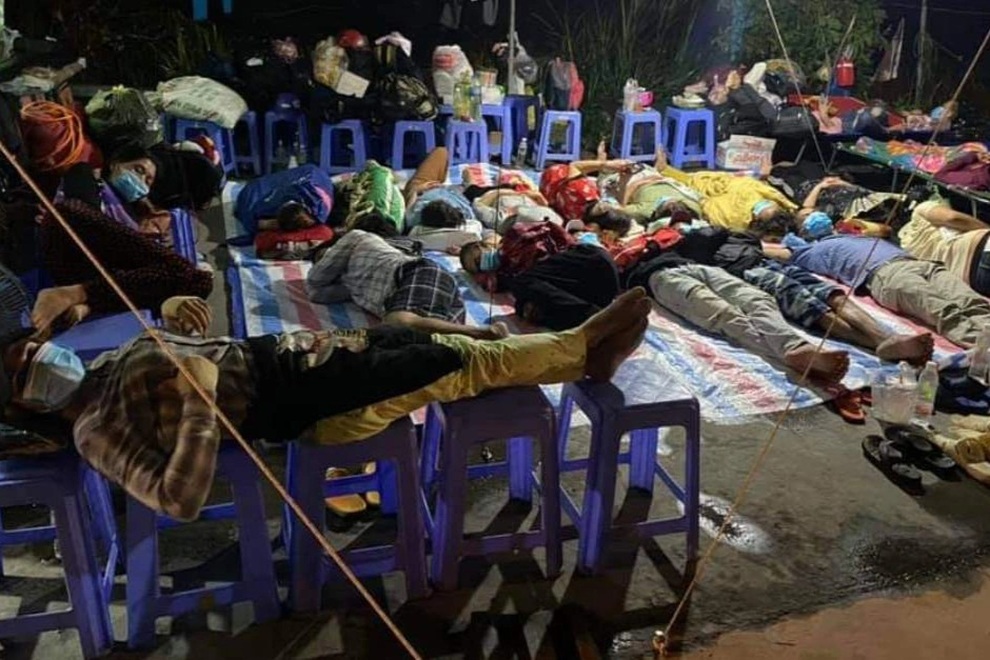 Vì sao hàng chục người từ TPHCM về Trà Vinh phải vạ vật ở chốt kiểm soát? - 1 Vì sao hàng chục người từ TPHCM về Trà Vinh phải vạ vật ở chốt kiểm soát? - 1