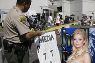 Paparazzi săn đón hình ảnh ra trại của Paris Hilton