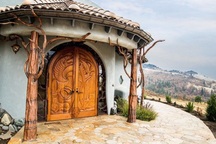 Cận cảnh ngôi nhà “quái dị” trên đất Mỹ gây sốt với mức giá trên trời