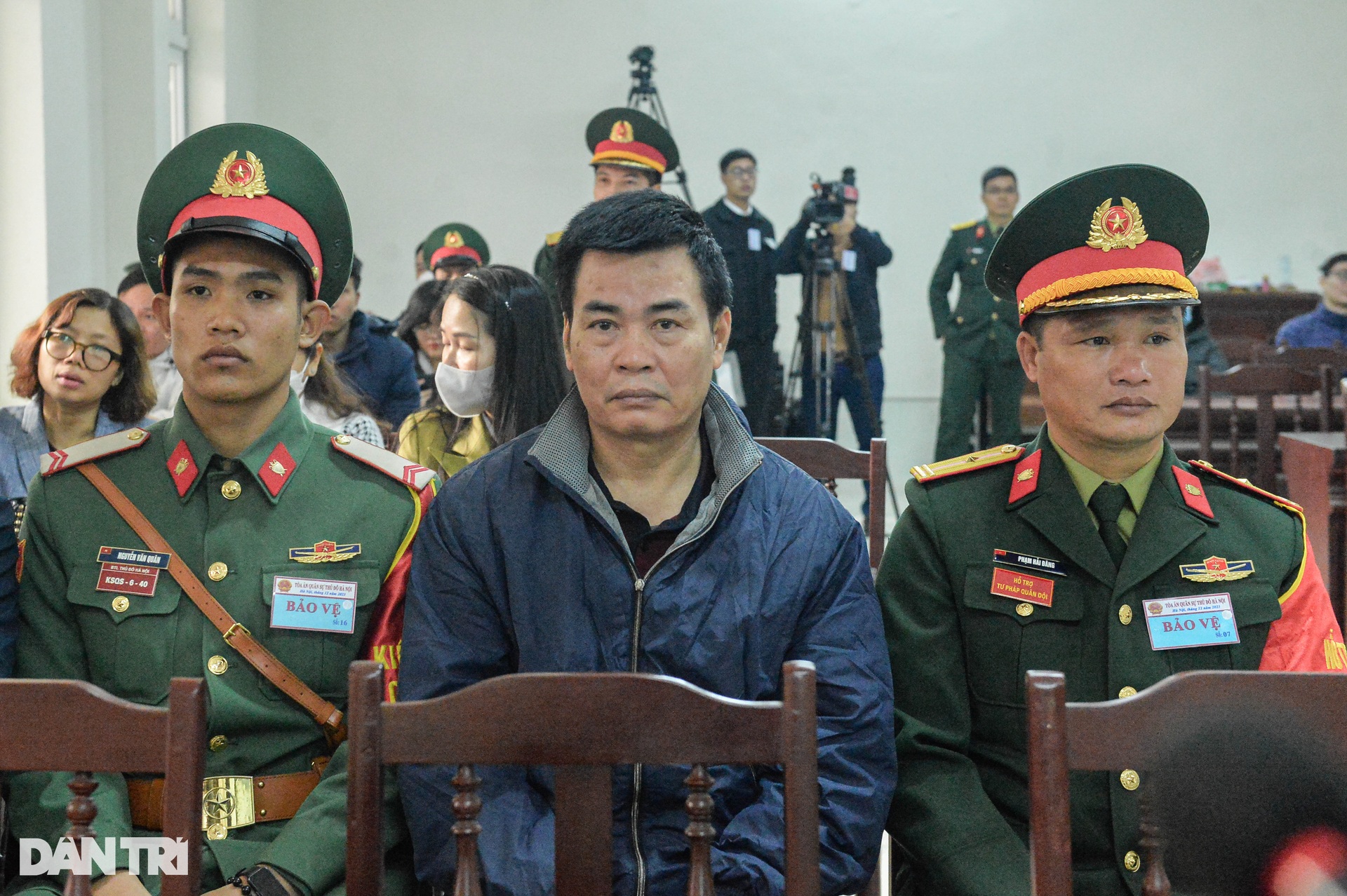 Phan Quốc Việt và 4 cựu sĩ quan ra tòa trong vụ án Việt Á - 8 Phan Quốc Việt và 4 cựu sĩ quan ra tòa trong vụ án Việt Á - 8