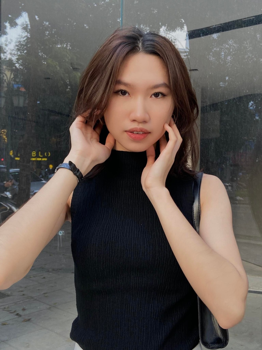 Người trẻ ham quay TikTok bất chấp: Không quan tâm ánh mắt người qua đường - 5 Người trẻ ham quay TikTok bất chấp: Không quan tâm ánh mắt người qua đường - 5