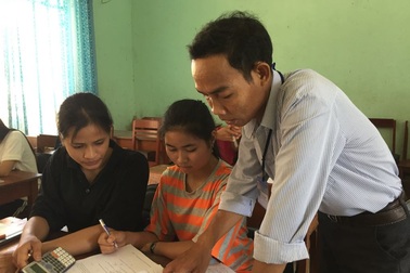 Học sinh vùng cao nỗ lực ôn thi để “vượt vũ môn”