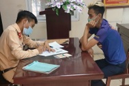 Hà Nội: Xin vượt không được, tài xế xe tải lạng lách, chặn đầu ô tô con
