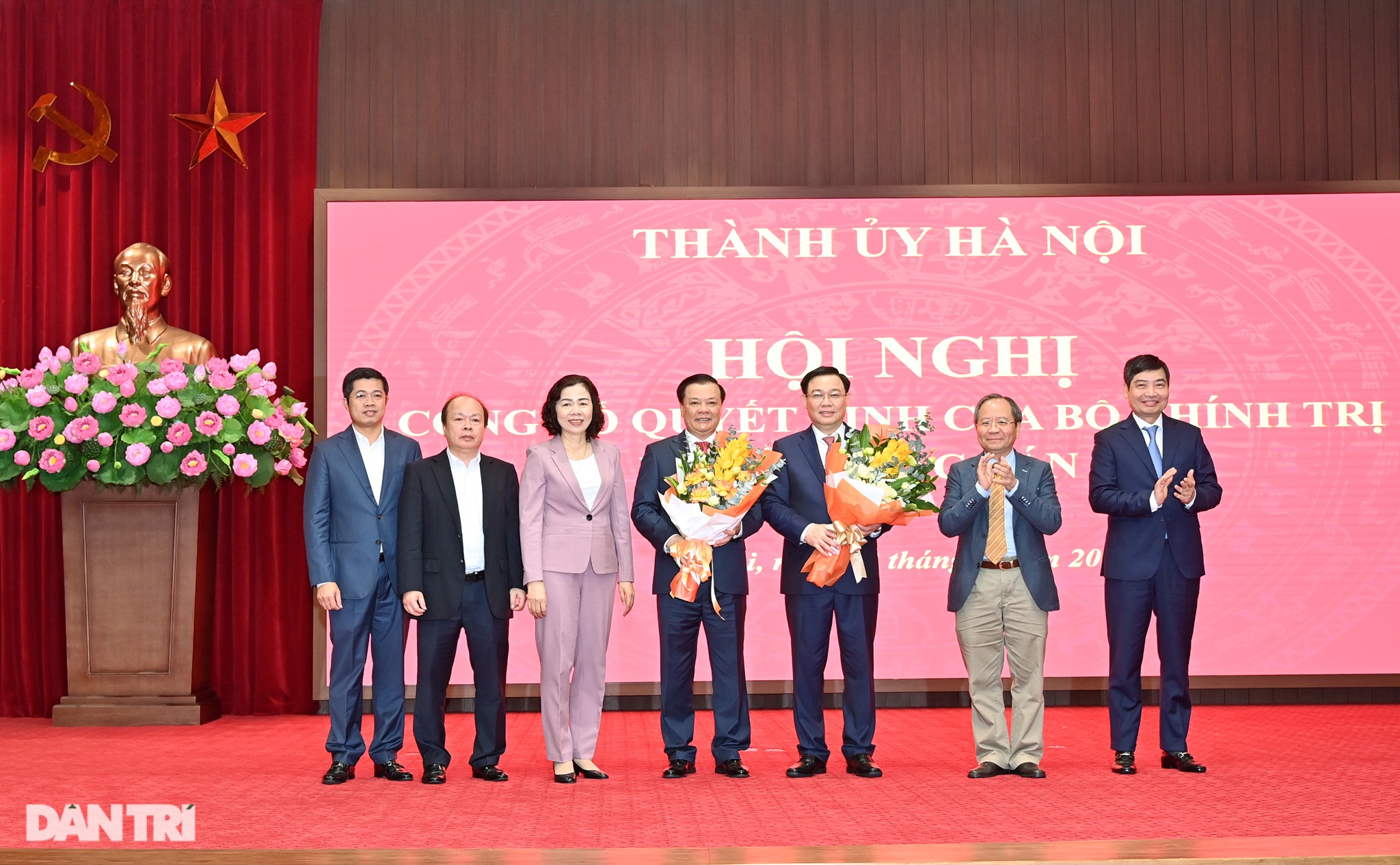 Lễ nhậm chức Bí thư Thành ủy Hà Nội của ông Đinh Tiến Dũng - 10 Lễ nhậm chức Bí thư Thành ủy Hà Nội của ông Đinh Tiến Dũng - 10