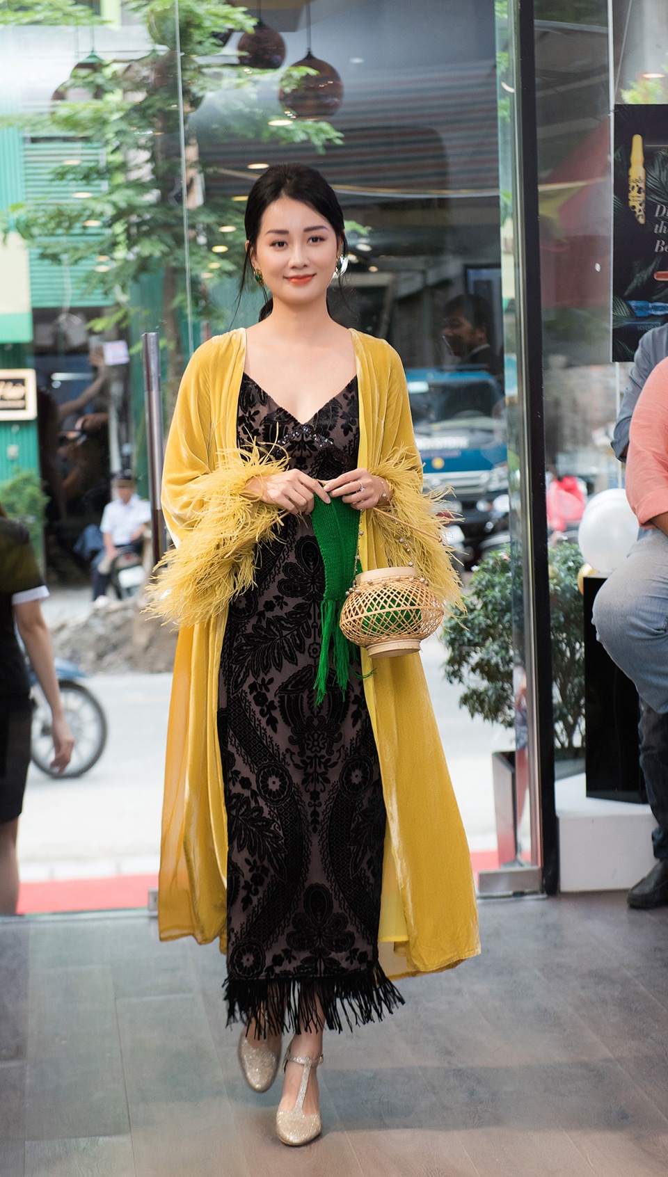 Á hậu Hoàng Anh hạnh phúc viên mãn, tái xuất mong manh như gái còn son - 6 Á hậu Hoàng Anh hạnh phúc viên mãn, tái xuất mong manh như gái còn son - 6