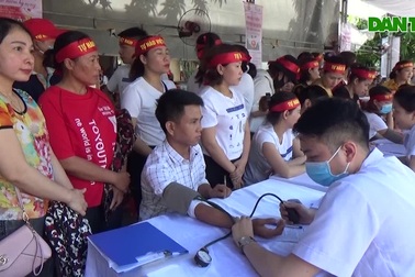 Công nhân Nghệ An hiến máu tình nguyện