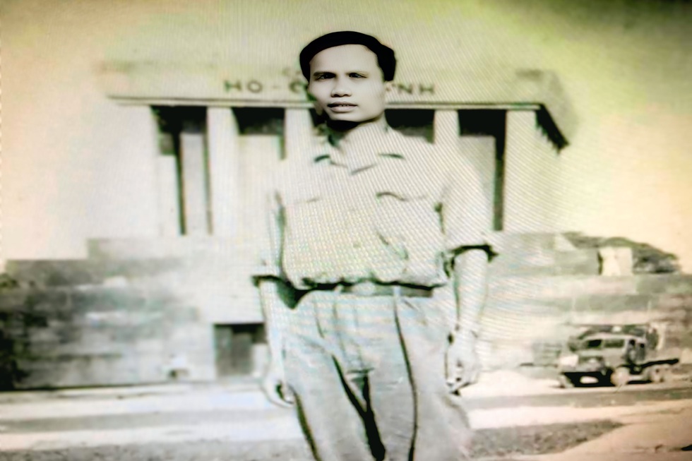 Giấy chứng nhận đặc biệt có ký tự in chìm của người tham gia xây dựng Lăng Bác - 2 Giấy chứng nhận đặc biệt có ký tự in chìm của người tham gia xây dựng Lăng Bác - 2