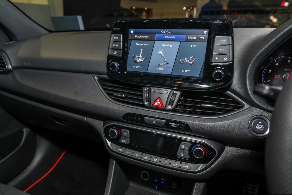 Hyundai làm cao, chỉ bán 20 chiếc i30 N ở Malaysia - 15 Hyundai làm cao, chỉ bán 20 chiếc i30 N ở Malaysia - 15