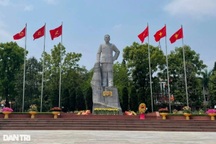 Dâng hương tưởng niệm 115 năm ngày sinh cố Tổng Bí thư Lê Duẩn