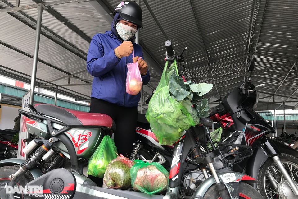 Người dân tâm dịch thành phố Chí Linh đi chợ bằng thẻ theo ngày chẵn lẻ - 7 Người dân tâm dịch thành phố Chí Linh đi chợ bằng thẻ theo ngày chẵn lẻ - 7