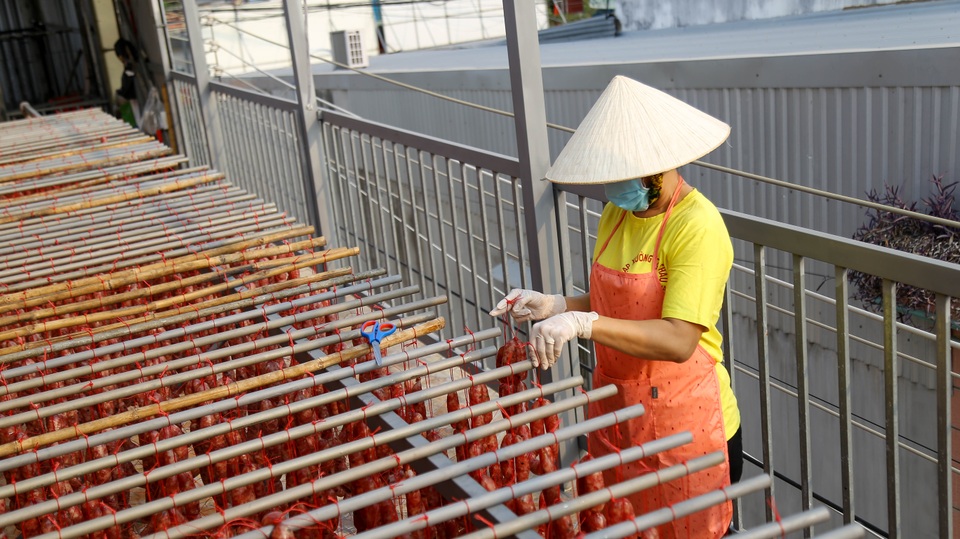 Bán cả chục tấn lạp xưởng mùa Tết, thu lợi hơn 1 tỷ đồng - 7 Bán cả chục tấn lạp xưởng mùa Tết, thu lợi hơn 1 tỷ đồng - 7