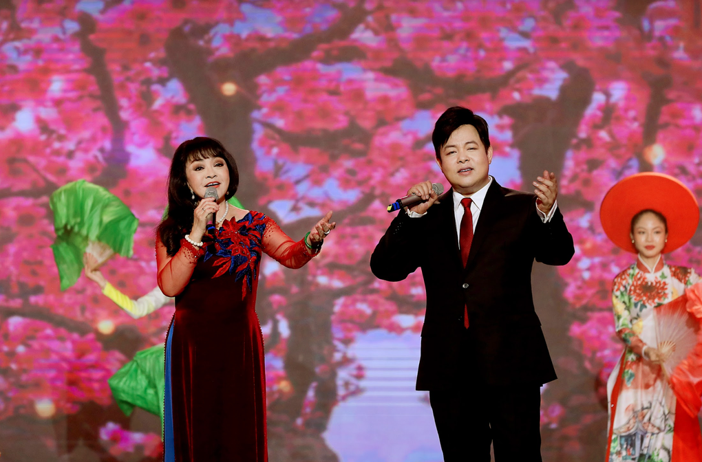 Quang Lê chi tiền tỉ ghi hình Hát trên quê hương 8 - 3 Quang Lê chi tiền tỉ ghi hình Hát trên quê hương 8 - 3
