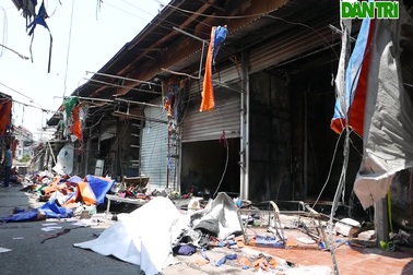 Hà Nội: Chợ Tó tan hoang sau hơn 30 phút hỏa hoạn