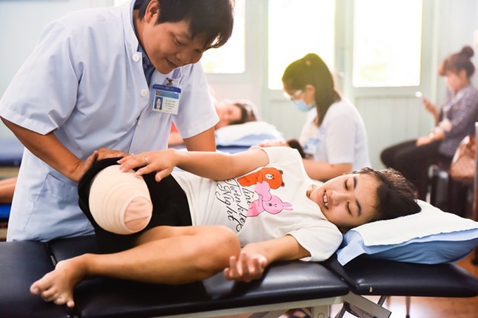 Thieu nu bi cua chan dong 23 trieu vien phi hinh anh 1
