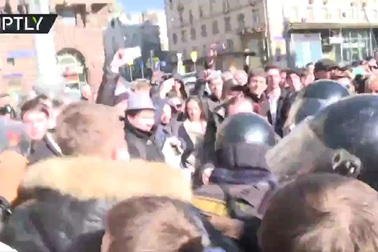 Thủ lĩnh đối lập Nga bị bắt trong lúc biểu tình