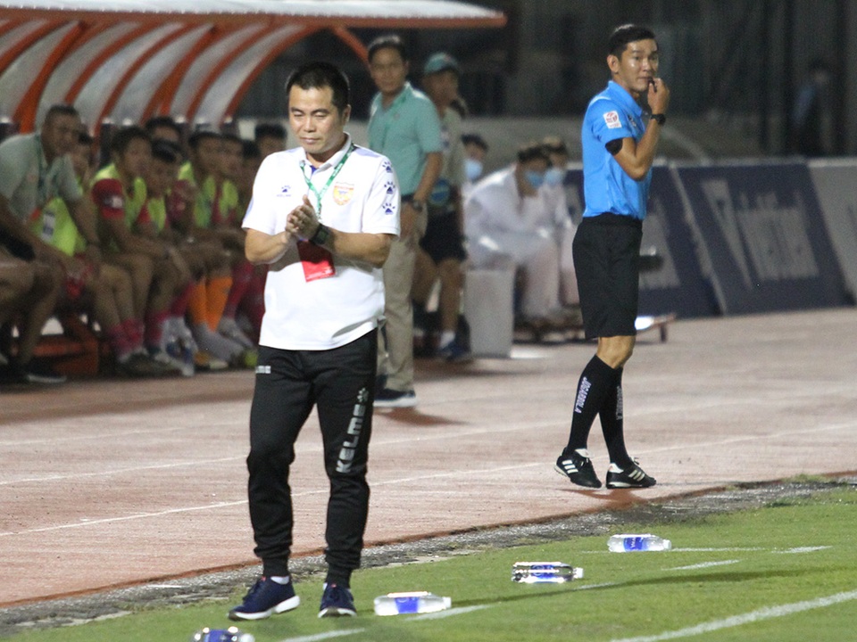 Ngoại binh đá hỏng phạt đền, HL Hà Tĩnh thua sát nút Sài Gòn FC - 1 Ngoại binh đá hỏng phạt đền, HL Hà Tĩnh thua sát nút Sài Gòn FC - 1