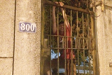 Bạn trẻ Hà Nội rủ nhau đột nhập “nhà ma” Kim Mã