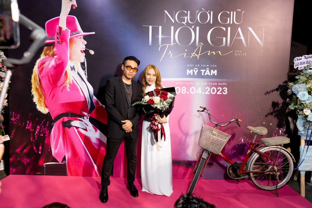 Wowy hé lộ khoảnh khắc hài hước khi dùng tiệc với Mai Tài Phến và bố Mỹ Tâm - 1 Wowy hé lộ khoảnh khắc hài hước khi dùng tiệc với Mai Tài Phến và bố Mỹ Tâm - 1