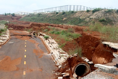 Bắt tổng giám đốc công ty thiết kế dự án gần 1.000 tỷ "cứ xây lại sập"