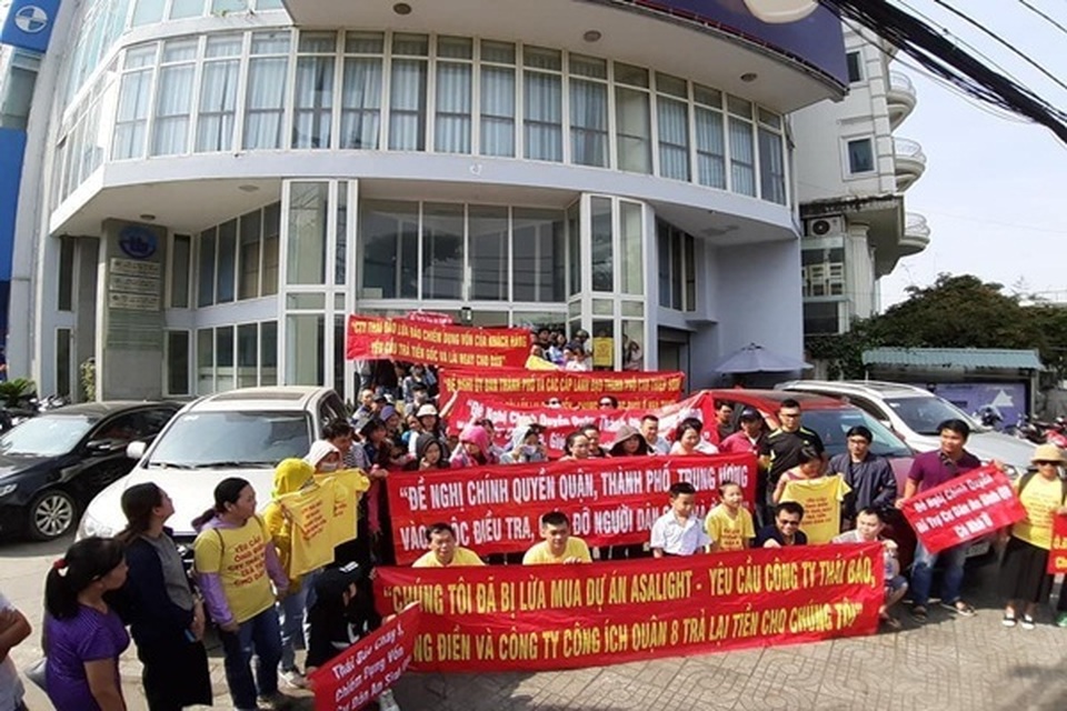 Khách hàng gặp chuyện, môi giới bất động sản đổi sim số rồi “lặn mất tăm” - 1 Khách hàng gặp chuyện, môi giới bất động sản đổi sim số rồi “lặn mất tăm” - 1