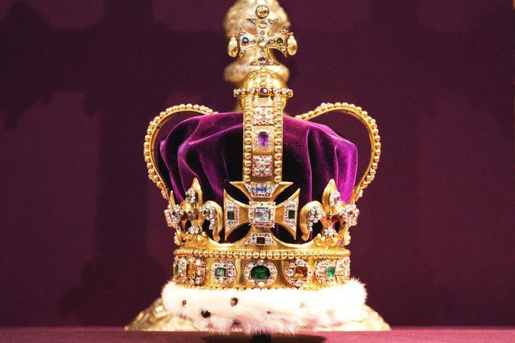 Anh sửa vương miện cho lễ đăng quang của Vua Charles III - 1 Anh sửa vương miện cho lễ đăng quang của Vua Charles III - 1