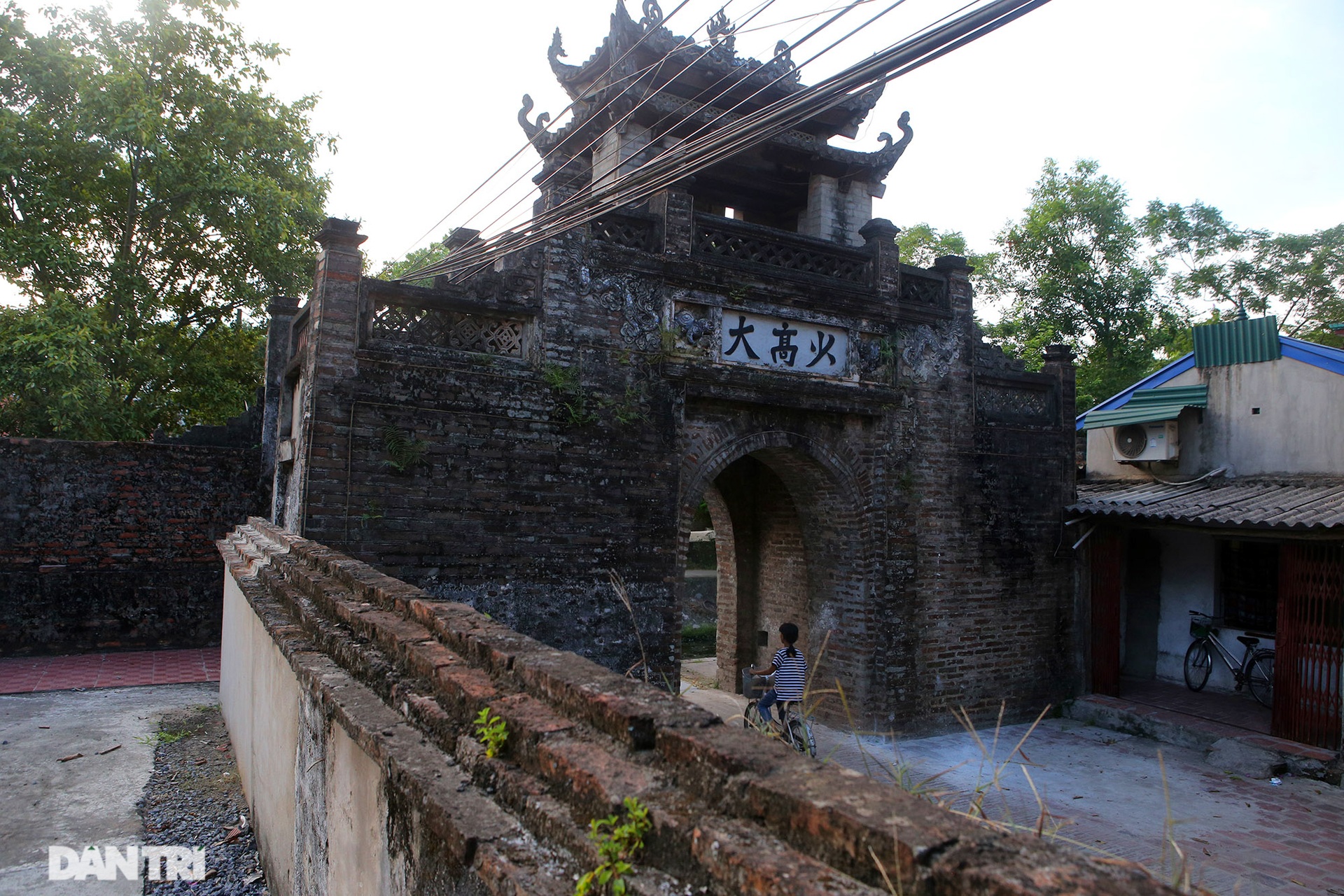 Những cổng làng tuyệt đẹp còn lại ở nông thôn miền Bắc - 9