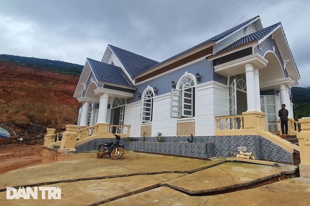 Thanh tra Lâm Đồng chỉ sai phạm ở dự án hồ chứa bị sạt lở, gây nứt nhà dân - 2 Thanh tra Lâm Đồng chỉ sai phạm ở dự án hồ chứa bị sạt lở, gây nứt nhà dân - 2
