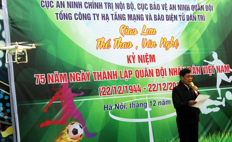 Báo Dân trí về Nhì giải bóng đá chào mừng 75 năm ngày thành lập QĐND Việt Nam - 1 Báo Dân trí về Nhì giải bóng đá chào mừng 75 năm ngày thành lập QĐND Việt Nam - 1