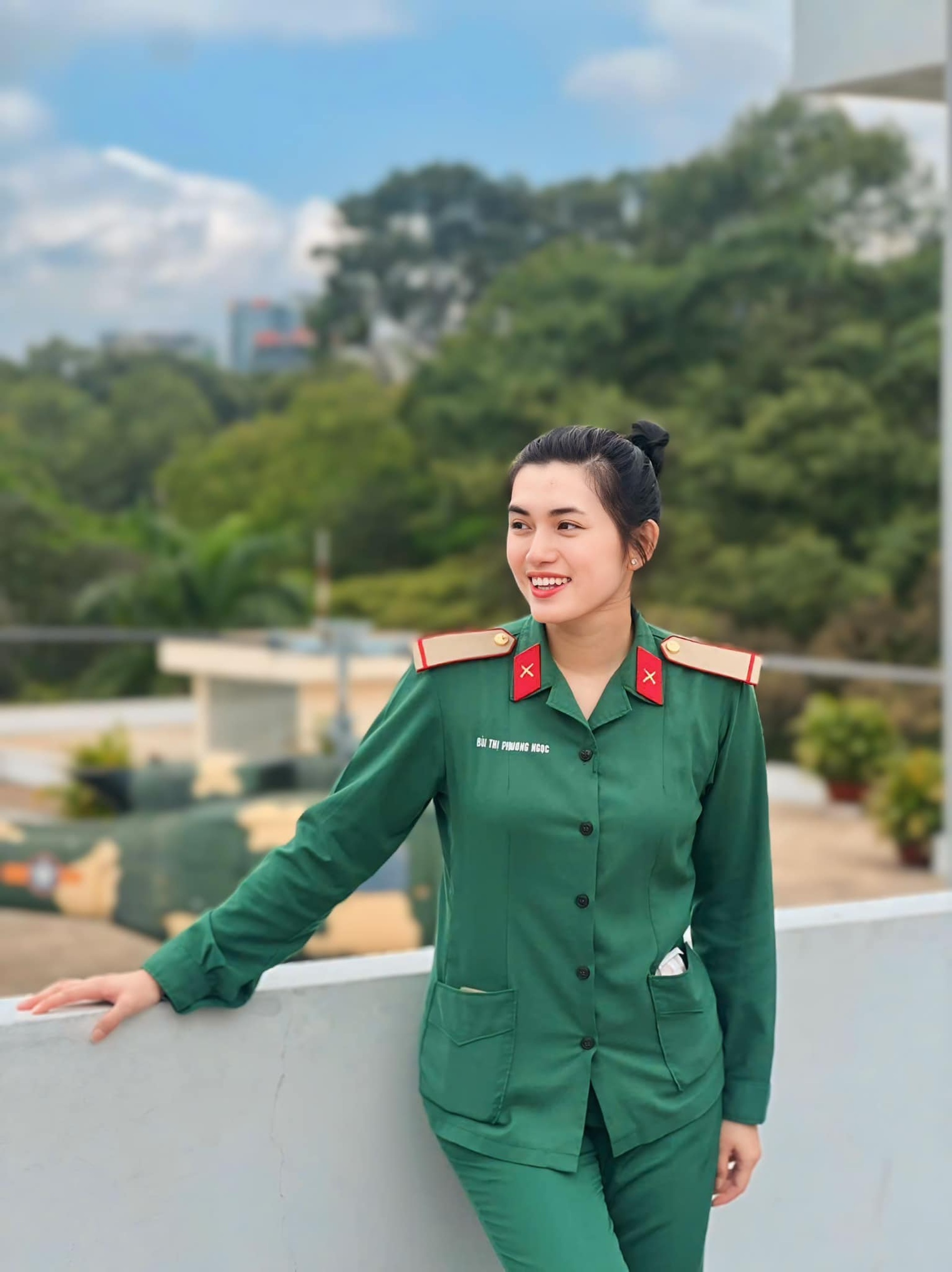Nữ hạ sĩ xinh đẹp gây sốt khi diễu binh: Cao 1,7m, từng vào top 15 hoa hậu - 6 Nữ hạ sĩ xinh đẹp gây sốt khi diễu binh: Cao 1,7m, từng vào top 15 hoa hậu - 6