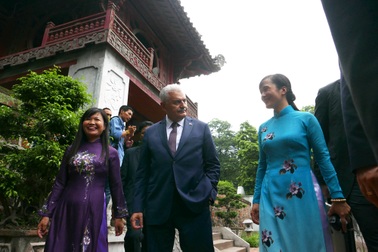 Thủ tướng Thổ Nhĩ Kỳ thăm di tích Văn Miếu - Quốc Tử Giám