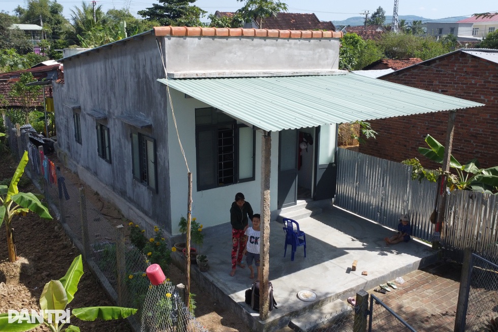 Niềm vui đón Tết trong những ngôi nhà mới từ tình cảm của bạn đọc Dân trí - 6 Niềm vui đón Tết trong những ngôi nhà mới từ tình cảm của bạn đọc Dân trí - 6