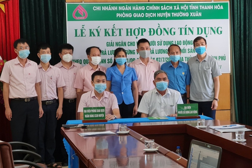 Doanh nghiệp đầu tiên được giải ngân vay vốn theo Nghị quyết 68 - 1 Doanh nghiệp đầu tiên được giải ngân vay vốn theo Nghị quyết 68 - 1