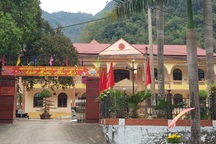 Trụ sở còn khang trang, huyện nghèo vẫn xin hơn 30 tỷ đồng để xây mới