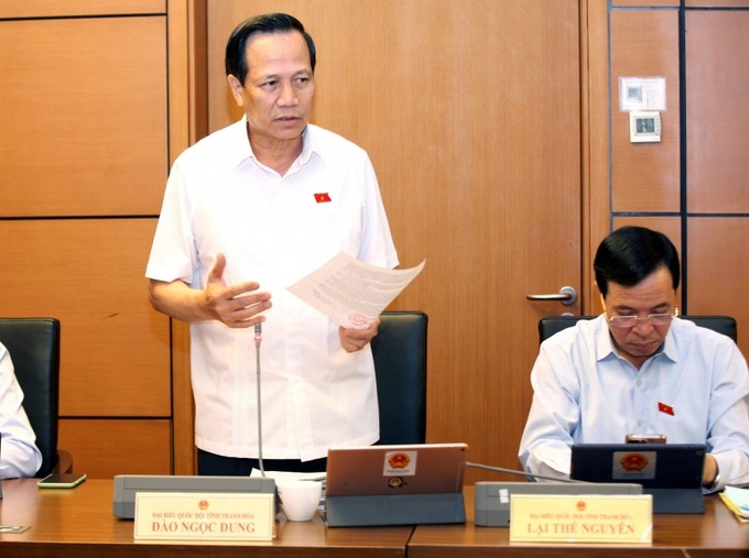Bộ trưởng Đào Ngọc Dung phát biểu tại phiên thảo luận tổ của Quốc hội sáng 24/10