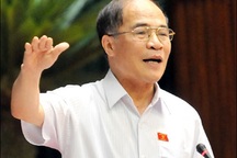 Chủ tịch Quốc hội Nguyễn Sinh Hùng đến chúc Tết các “Táo quân”