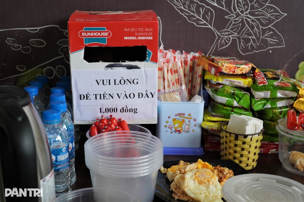 Tiệm mì gói chỉ 1.000 đồng, có thêm trứng và xúc xích - 3