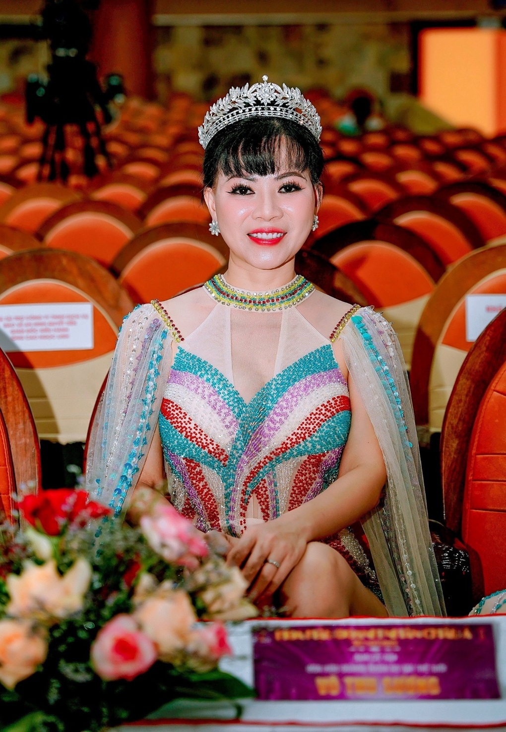 Hoa hậu Võ Thu Sương mặc gợi cảm chấm thi Hoa hậu - 2 Hoa hậu Võ Thu Sương mặc gợi cảm chấm thi Hoa hậu - 2