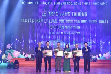 Trao tặng thưởng 15 tác phẩm lý luận, phê bình Văn học Nghệ thuật