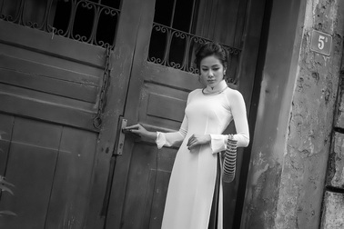 Hoa hậu Phương Nguyễn thướt tha trong hình ảnh thiếu nữ Hà Nội xưa 