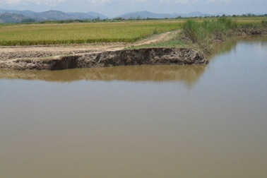 1 người chết, ngập lụt sạt lở nhiều nơi vì mưa lũ