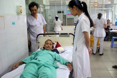 Hy hữu lưỡi câu, cục sắt nằm trong phế quản bệnh nhân tâm thần