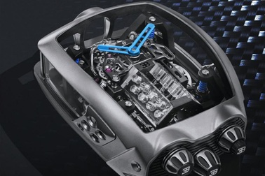 280.000 USD cho một chiếc đồng hồ chứa động cơ Bugatti thu nhỏ