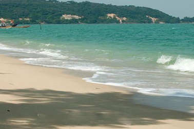 Nữ du khách mất tích khi tắm biển ở Cô Tô