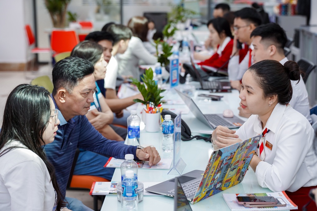 Nhiều thí sinh chuyển hướng xét học bạ sau khi biết điểm thi tốt nghiệp THPT - 2 Nhiều thí sinh chuyển hướng xét học bạ sau khi biết điểm thi tốt nghiệp THPT - 2