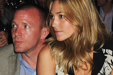 Chồng cũ của Madonna “khoe” bạn gái mới